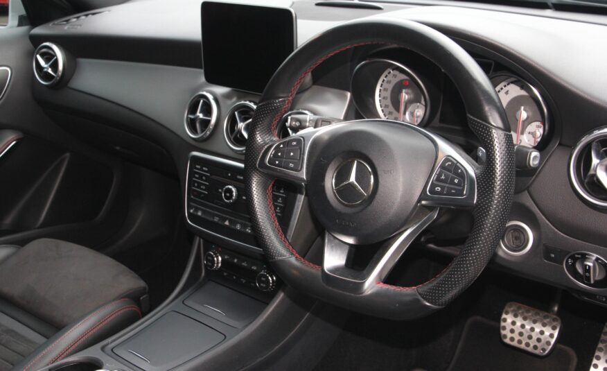 Mercedes-Benz GLA250 AMG Line Executive 7G-DCT 4MATIC